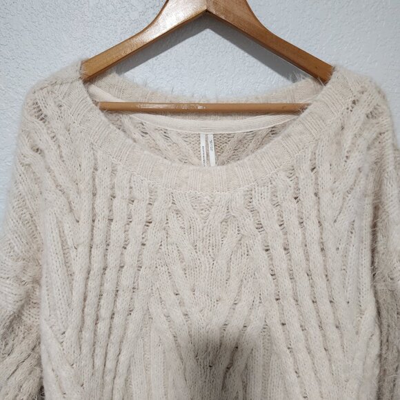 Anthropology Eyelash Cable-Knit Sweater Size XL Fuzzy Beige Wool Blend Cozy - Picture 4 of 11